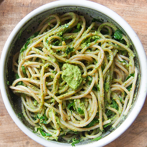 Spaghettis au pesto de fanes de radi