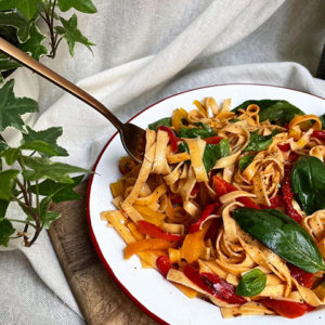 Salade de pâtes froide : Piment d’espelette - poivrons grillés - basilic