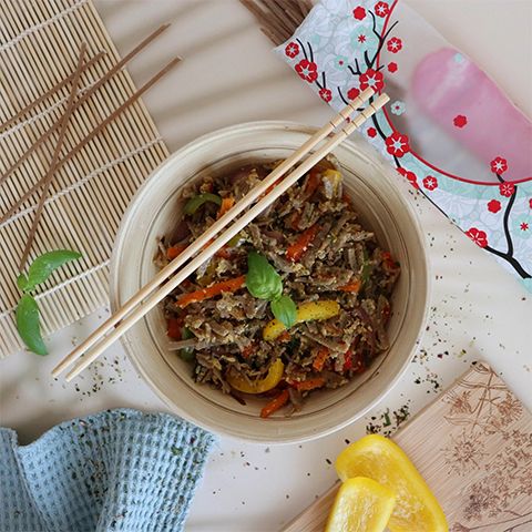 Nouilles soba avec légumes et oeuf