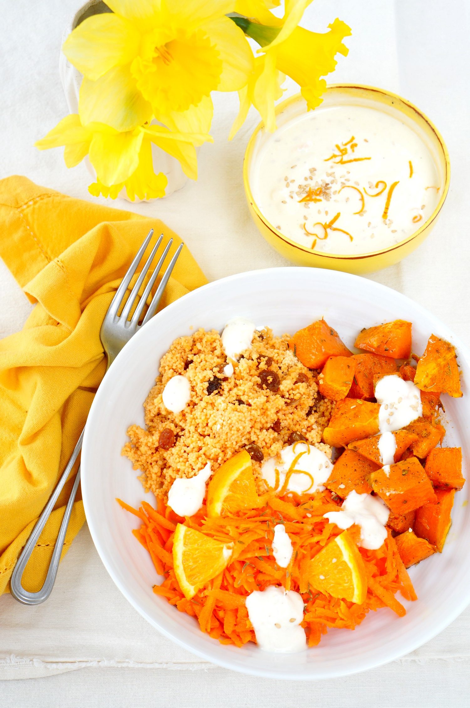 couscous-lentilles-corail-courge-r-tie-carottes-r-p-es-sauce-yaourt